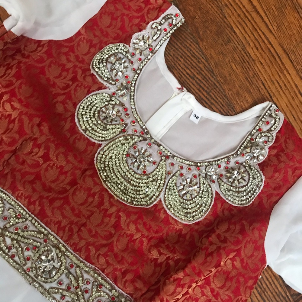 White and red salwar kameez - Picture 1 of 9